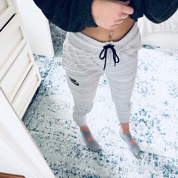 n i k e  j o g g e r s - Picture 4 of 8